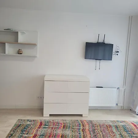 Апартаменты White Free Parking Self Check-inn *