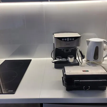 White Free Parking Self Check-inn Апартаменты Рига